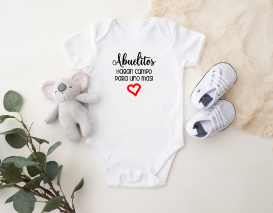 Baby Announcement Onesie in Spanish